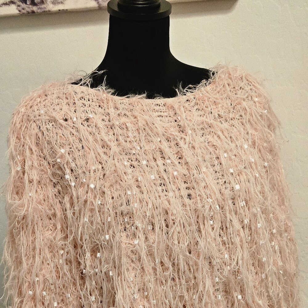 Willow and Root Pink Fuzzy Eyelash Knit Cropped Sweater size S - Picture 4 of 16